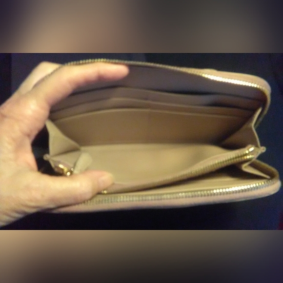 BEAUTIFUL PRADA SAFFIANO LEATHER FULL SIZE WALLET BEIGE COLOR W/ FRONT BOW - Picture 11 of 14